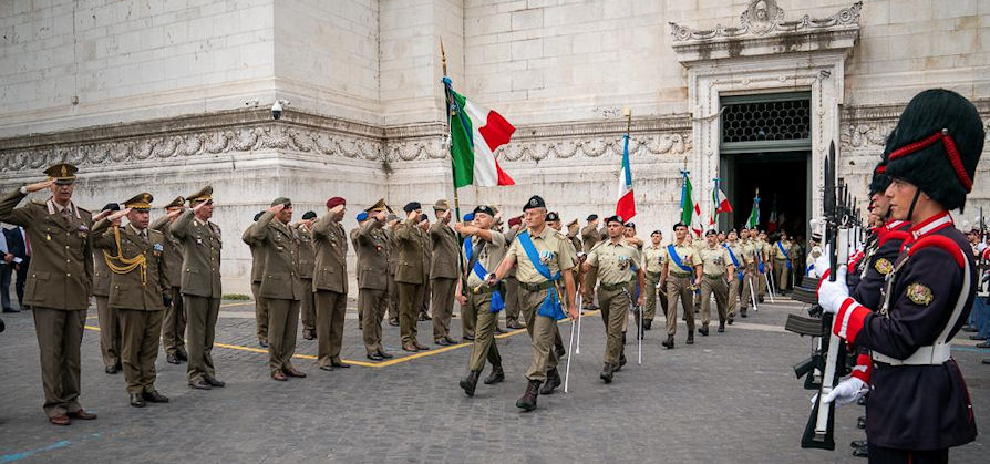 Assegnate Le Bandiere Di Guerra Ai Reparti Comando E Supporti Tattici ...